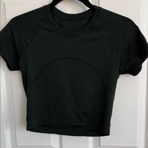Dark Green Lululemon cropped run swiftly Short Sleeve Active Top-SZ 8 EXC COND!